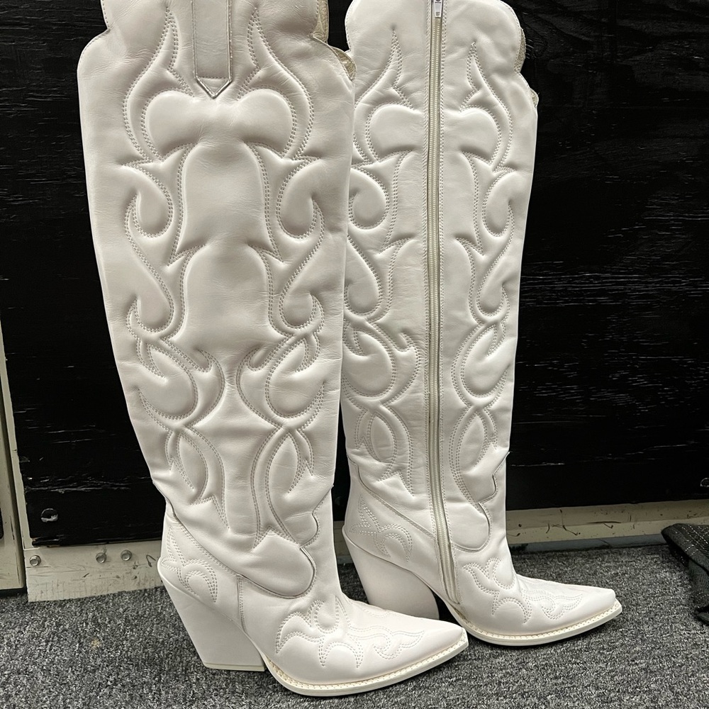 Jeffrey Campbell , size 7/5 white